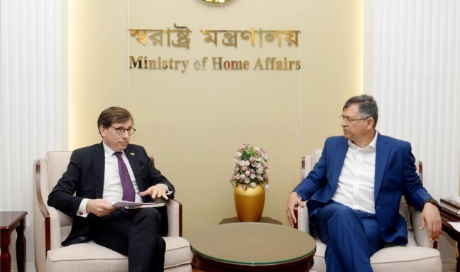 পুলিশের সংস্কার ও সক্ষমতা বৃদ্ধিতে ফ্রান্সের সহযোগিতা চাইলেন স্বরাষ্ট্রমন্ত্রী